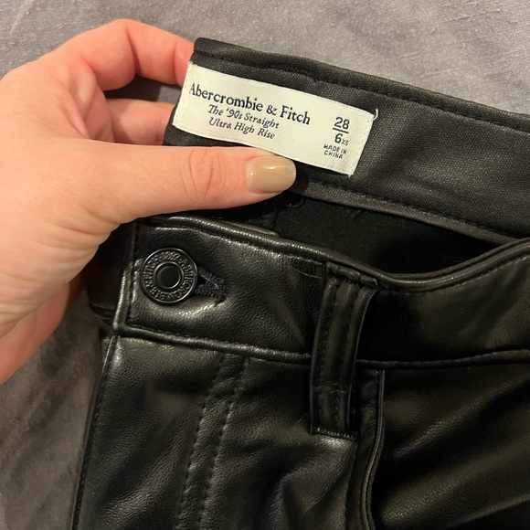 Abercrombie Vegan Leather 90s Straight Pants - Picture 3 of 4